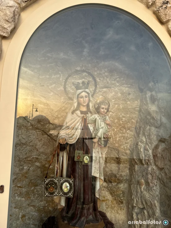 Virgen del Carmen en La Cala del Moral el 25 de Mayo de 2024 con el mar reflejado en el cristal