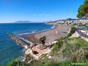 Playa de La Cala del Moral en la zona de Calaflores, junto a El Cantal