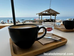 Bares, chiringuitos y restaurantes junto al mar