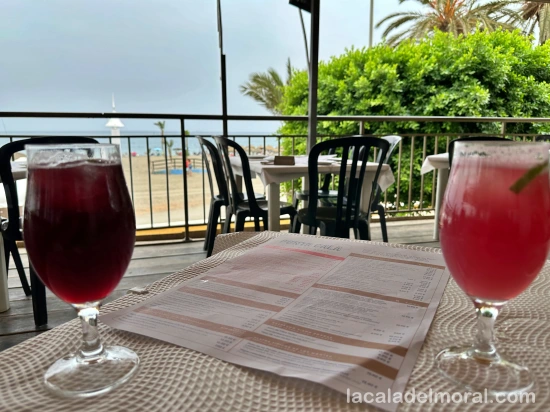 Tinto de verano con vistas al mar en el Restaurante Punta Cala de La Cala del Moral