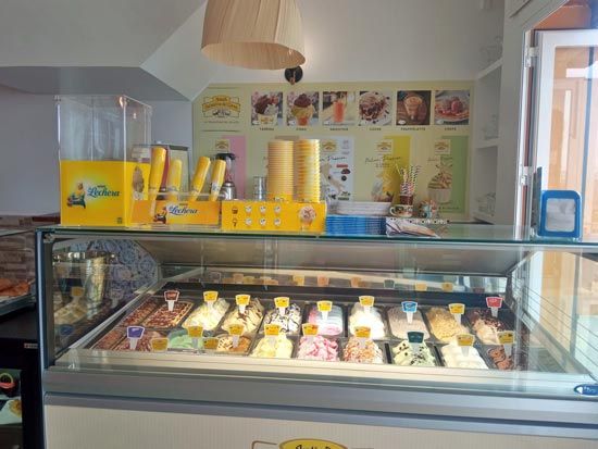 Heladería de la Tapería Pin Pam Pum en el Paseo Marítimo Bles infante de La Cala del Moral