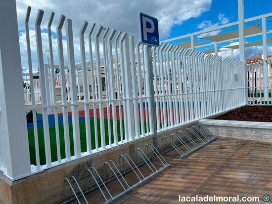 Aparcamiento para bicicletas en Baluma Park