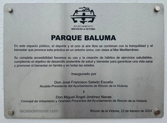 Placa de la inauguración del nuevo Parque Infantil y de ocio de La Cala del Moral El viernes 23 de febrero de 2024 a las 17:00 horas