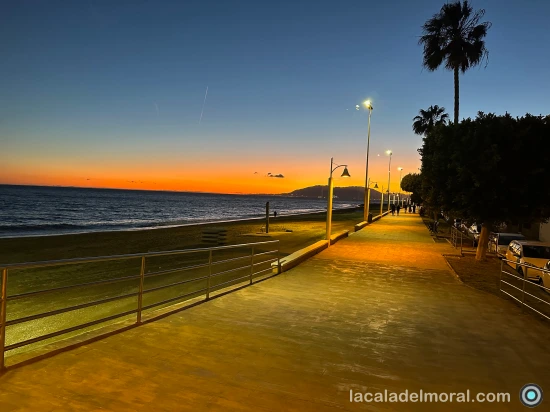 Puesta de Sol en el Paseo Marítimo de La Cala del Moral