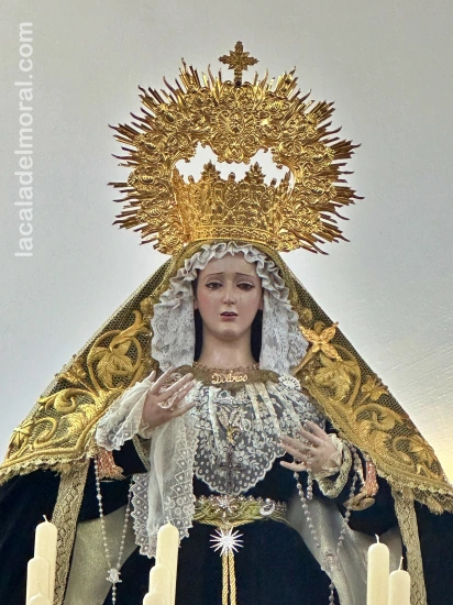 Virgen de los Dolores antes de salir en la Semana Santa de 2025