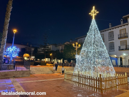Alumbrado de Navidad en la Plaza Gloria Fuertes de La Cala del Moral