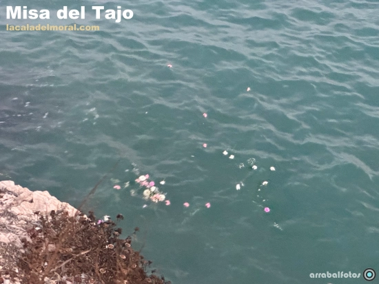 Misa del Tajo en La Cala del Moral Ofrenda floral