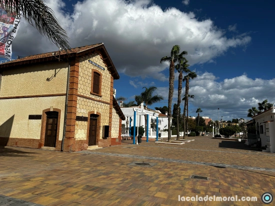 Sala de Exposiciones Mare Nostrum in La Cala del Moral, ehemaliger Bahnhof an der Costa del Sol