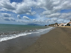 Playas de La Cala del Moral Orilla de la playa de La Cala del Moral junto a El Cantal